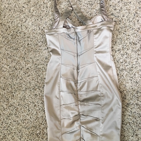 Women's dress - Picture 2 of 3